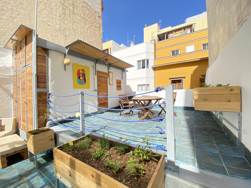 EcoIsleta Coliving terraza soleada para Trabajadores Remotos y Nómadas Digitales