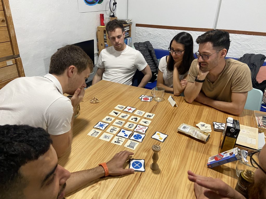Digital Nomads playing board games in a Coliving in Las Palmas de Gran Canaria