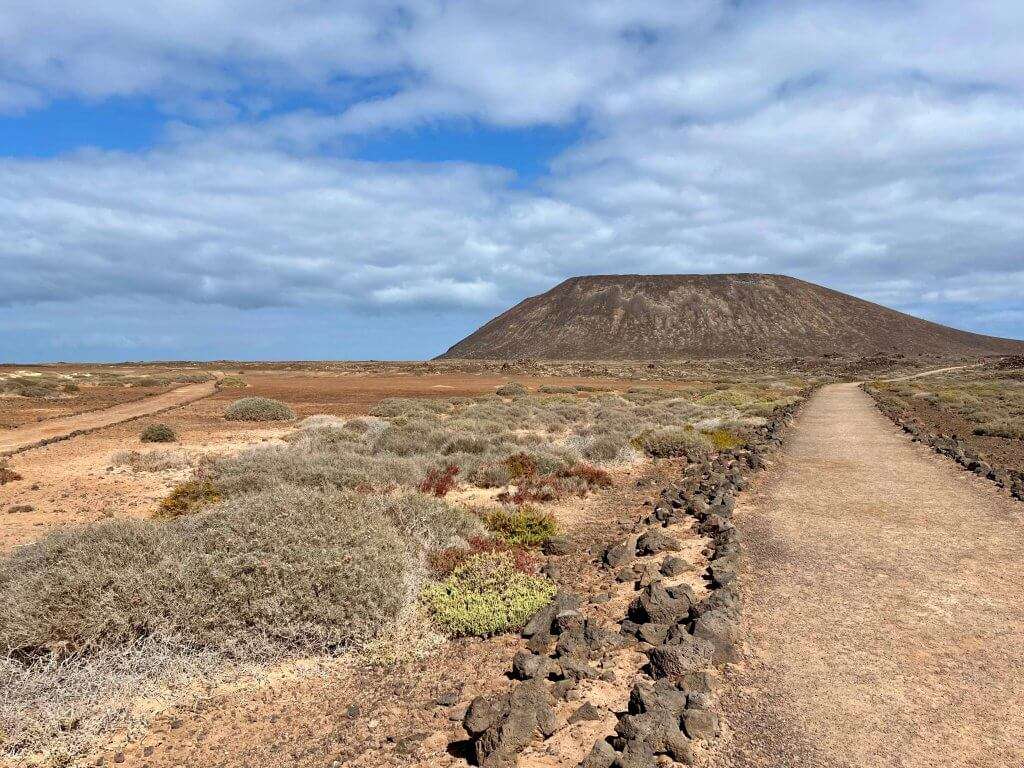 Paisaje de Fuerteventura. Isla de Lobos. Volvanes