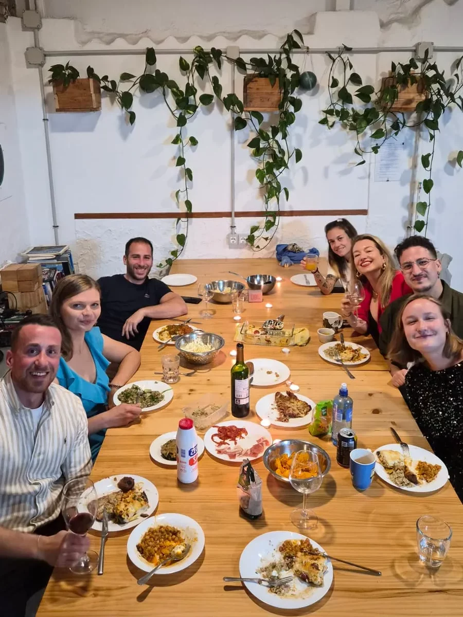 Cena de Navidad en el Coliving EcoIsleta en Las Palmas de Gran Canaria