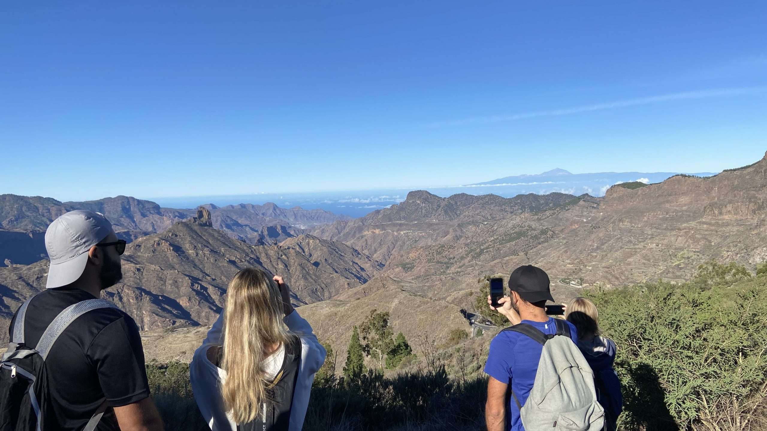 Remote Workers taking pictures of the landscape of Gran Canaria, amazing views of the island