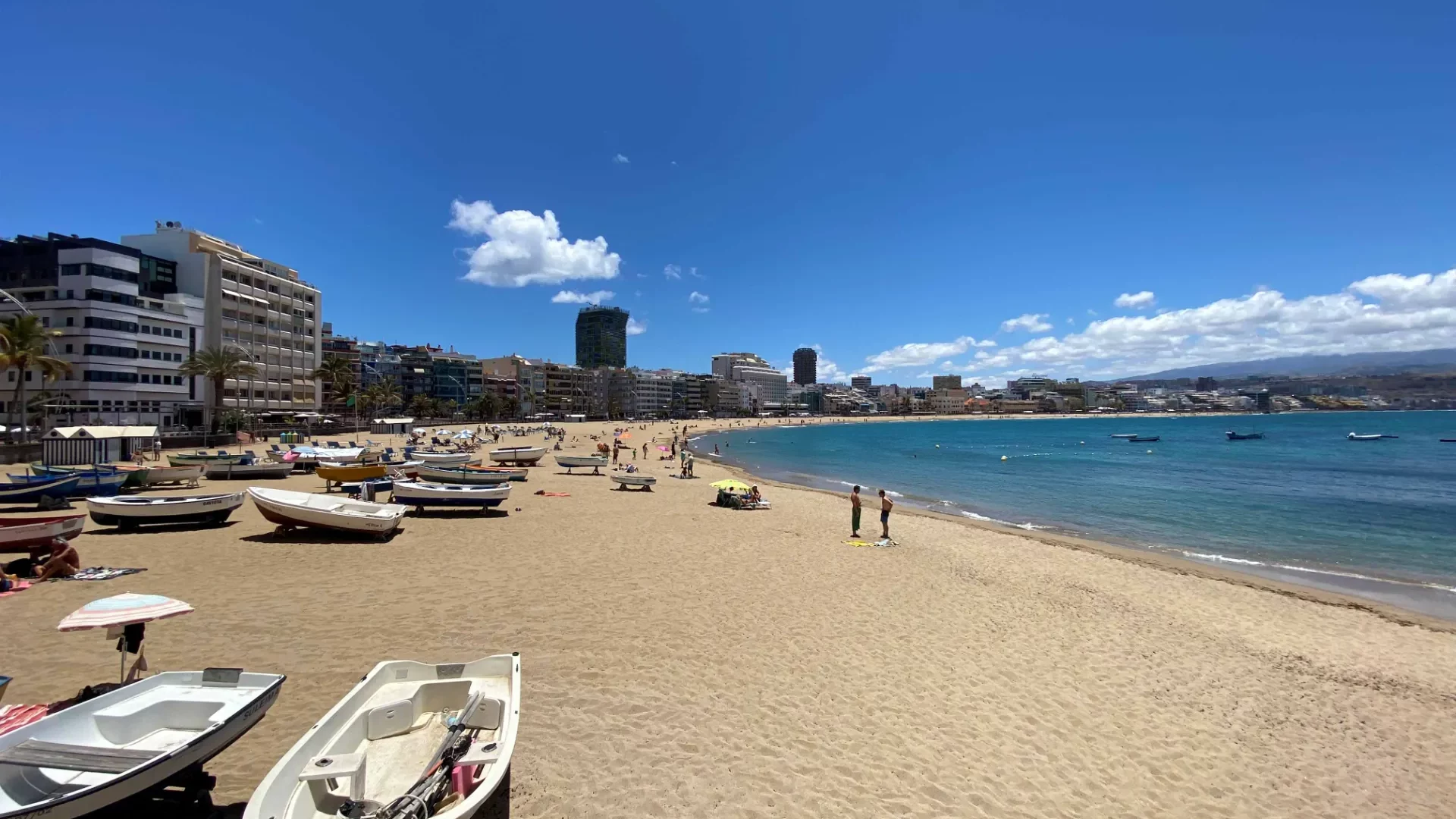 Día soleado y perfecto para trabajadores Remotos en la Playa de Las Canteras